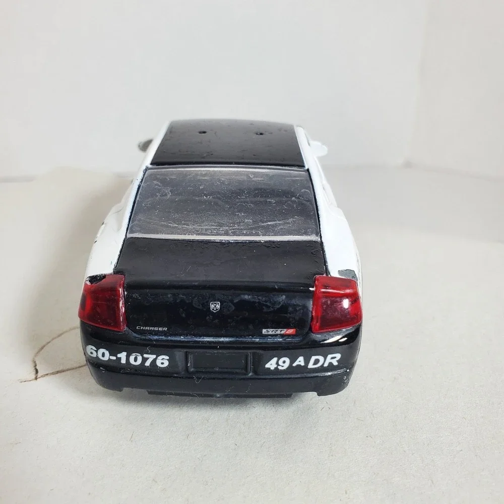 Jada Toys 2006 Dodge Charger Polícia Civil 1:32 Scale Die-Cast Model Car – Black